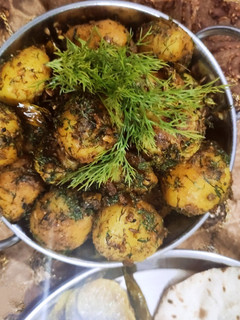 अचारी बेबी पोटैटो विद सोआ भाजी (achari baby potato with soya bhaji recipe in Hindi) रेसिपी मुख्य फोटो
