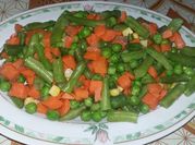 A picture of mix veggies green peas