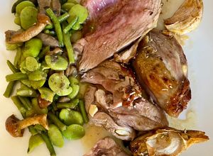 Une photo de Gigot d’agneau à l’ail, miel, moutarde et muscat