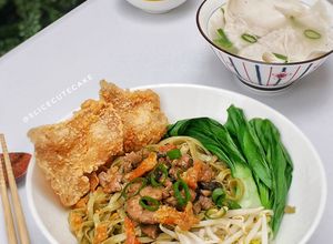 Foto resep Bakmie Bayam Pangsit - Mie Ayam Bakmi Topping Ayam Jamur Kulit Krispi