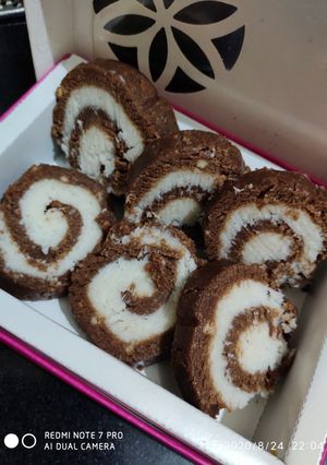 ચોકલેટ કોકોનટ રોલ (Chocolate coconut roll Recipe In Gujarati) રેસીપી મુખ્ય ફોટો