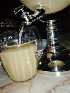 A picture of Pineapple and ginger juice.