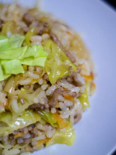 Una foto de Arroz con repollo y carne picada