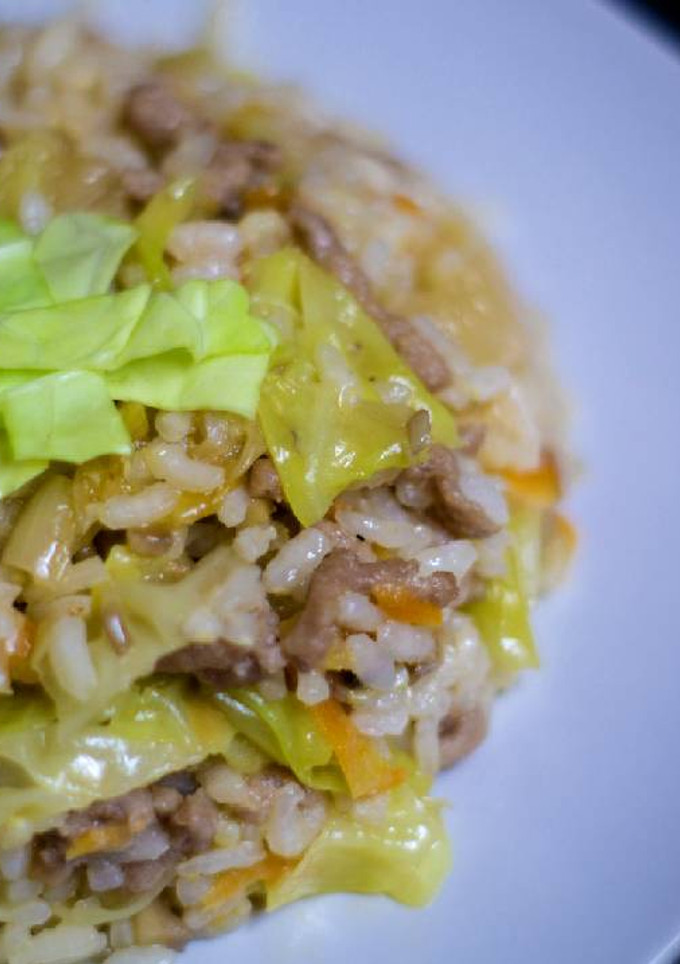 Una foto de Arroz con repollo y carne picada