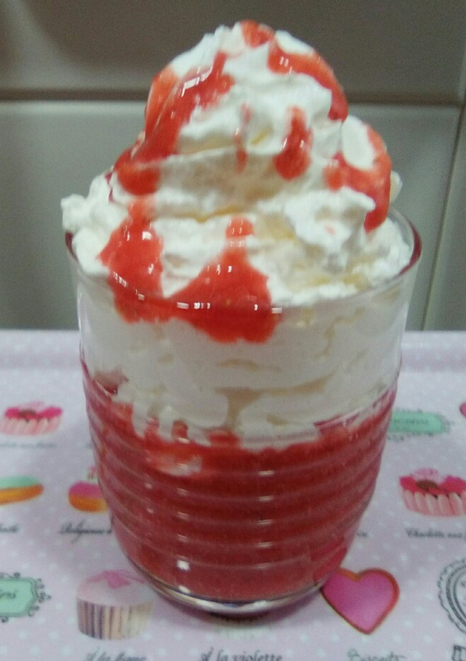 Una foto de Batido de fresas con nata