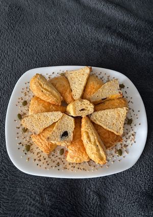 Zabrostos réteges magos sajtos falatkák – keto és gluténmentes recept fotója