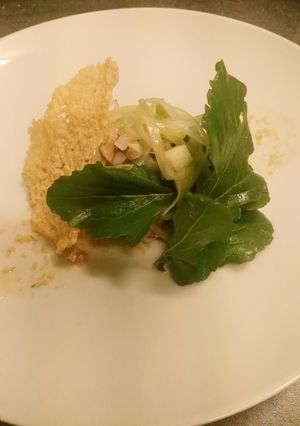 Une photo de Salade de poireau frais, granny smith et vinaigrette aigre douce