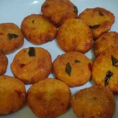 Perkedel singkong parut pedas gurih রেসিপির প্রধান ছবি