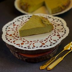 A picture of Matcha Basque Cheesecake.