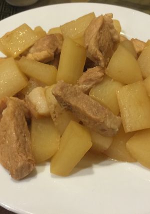 Hình của món Thịt kho củ cải trắng.