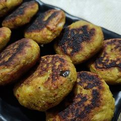 A picture of Kacche Kele Ke shami Kabab.