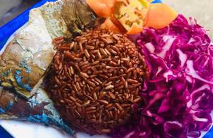 Eatlean: gạo lứt, cá hấp và bắp cải trộn giấm