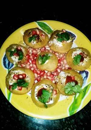 A picture of Gol gappa chat.