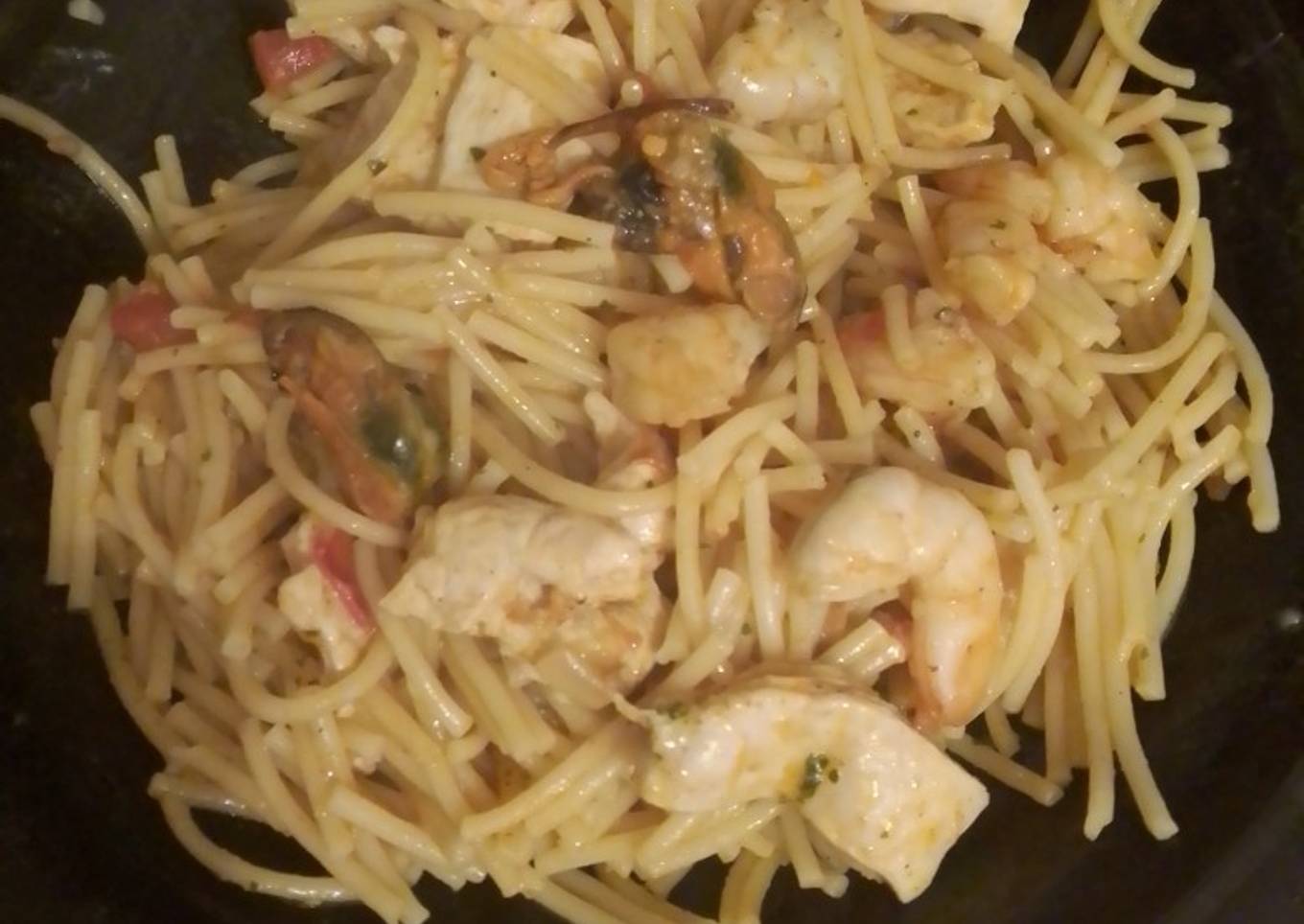 Fideuá de tierra y mar