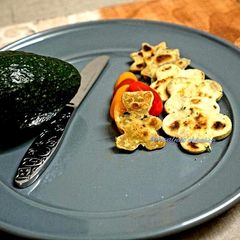 A picture of Avocado paratha in cut shape.
