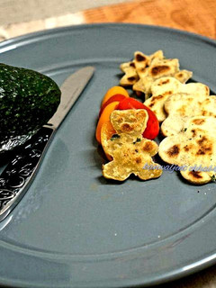 A picture of Avocado paratha in cut shape.