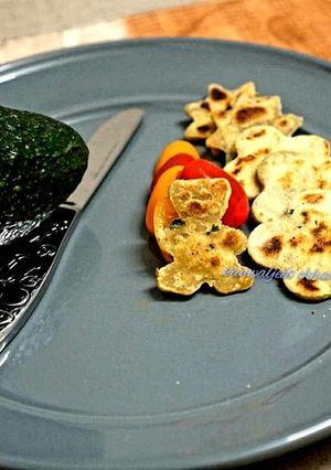 A picture of Avocado paratha in cut shape.