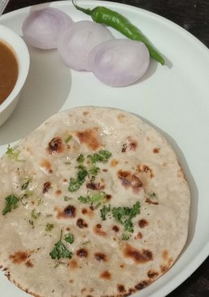 मखनी दाल और नान (Makhani dal aur naan recipe in Hindi) रेसिपी मुख्य फोटो