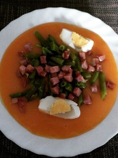 Una foto de Crema de zanahorias con judías verdes y jamón