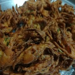 Onion pakode A picture of Onion pakode.