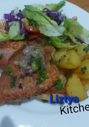 Foto resep Fried pan red snapper with salad and sambal matah