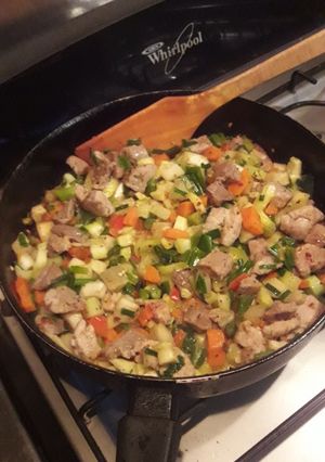 Una foto de Solomillo con verduras salteadas