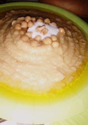 A picture of Houmous.