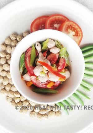 A picture of Soya Chunk Salad.