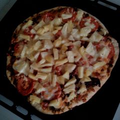 A picture of Hawaiian Pizza.