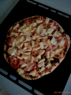 A picture of Hawaiian Pizza.