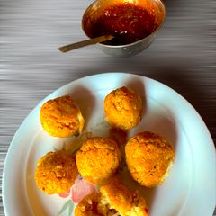 A picture of Schezwan Rice Balls In Airfryer.