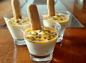 Una foto de Mousse de maracuyá