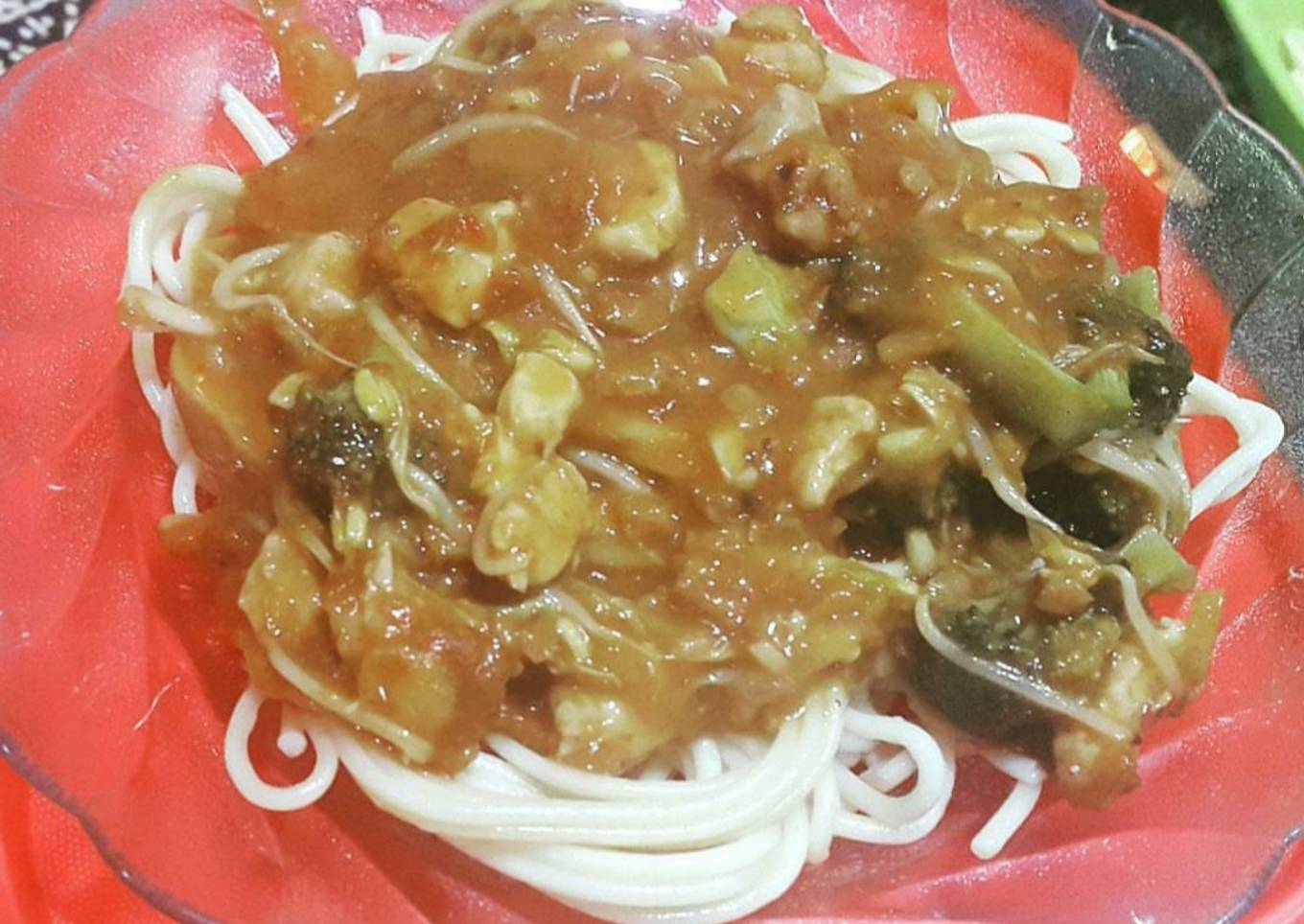 Spagetti with brokoli and tauge. Enak banget
