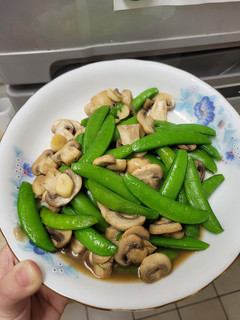 甜豆炒洋菇 的食譜成品照片