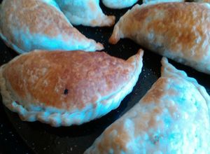 Una foto de Empanadas de verduras, carne, manzana y queso azul