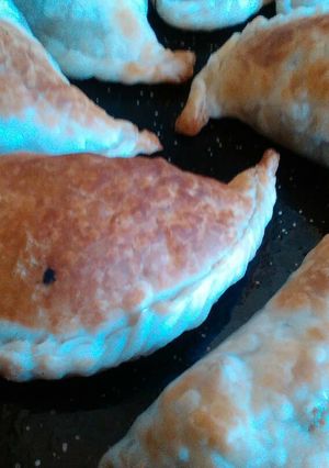 Una foto de Empanadas de verduras, carne, manzana y queso azul