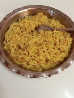 मैगी (Maggi recipe in hindi) रेसिपी मुख्य फोटो