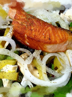 Una foto de Ensalada de salmón a la plancha
