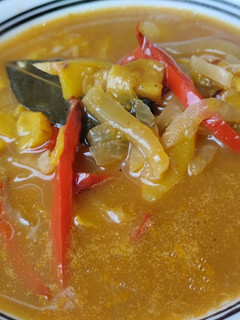 Una foto de Salsa de durazno, cebolla y pimentón🍱🍛🍚