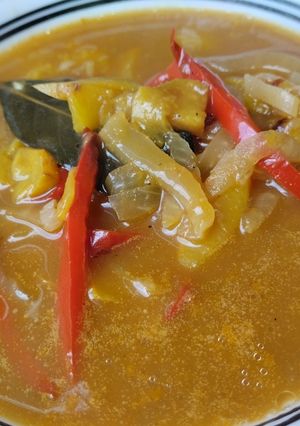 Una foto de Salsa de durazno, cebolla y pimentón🍱🍛🍚