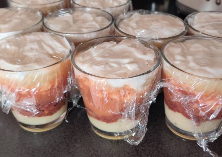 How to Prepare Appetizing Trifli med æble- og blommemos