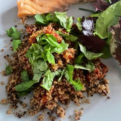 A picture of Warm Mediterranean Red Quinoa Salad 🥗.