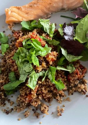A picture of Warm Mediterranean Red Quinoa Salad 🥗.