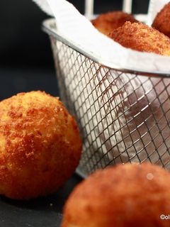 Una foto de Bolas de patata (o ensaladilla frita)