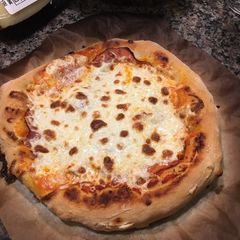 A picture of Pizza Napoletana.