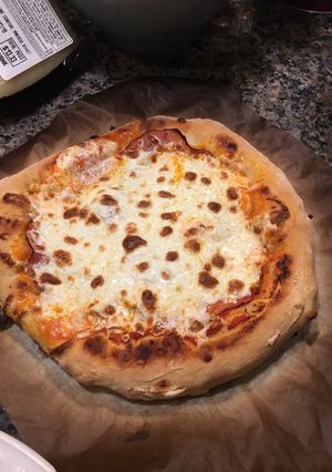 A picture of Pizza Napoletana.