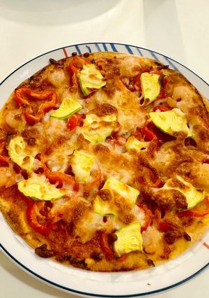 Hình của món “Pizza lười” với đế bánh tortilla.