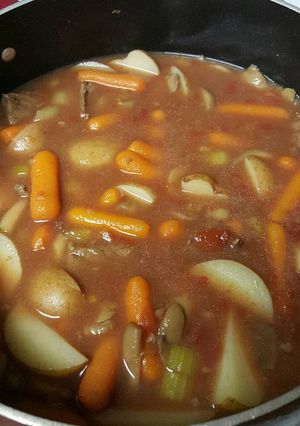A picture of Hearty Beef & Veggie Soup.