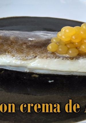 Una foto de Bacalao con crema de Ajo negro