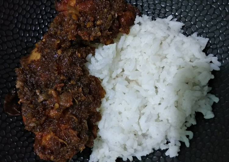 Nasi ayam saus hitam madura